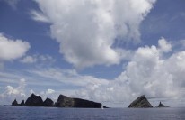 日本船队非法入侵钓鱼岛，中国海警出动将其赶跑