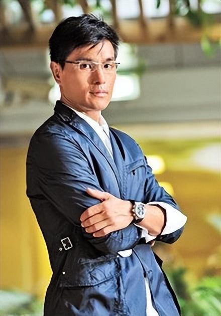 监制亲自回应！TVB视帝新剧男一变客串，被指因工资问题遭换角