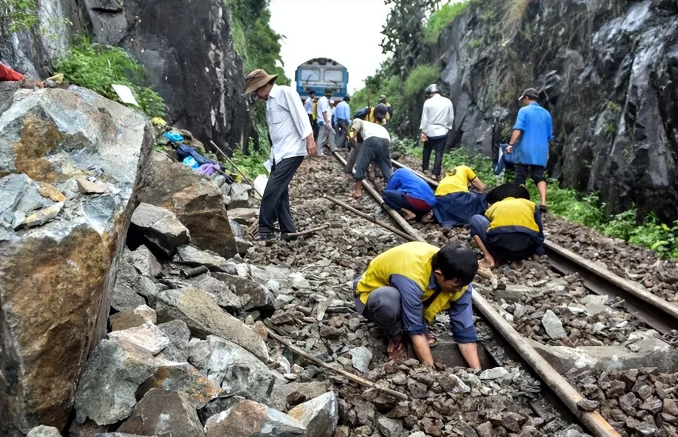 越南拒绝中国高铁，却被日本坑惨，2050年才通车