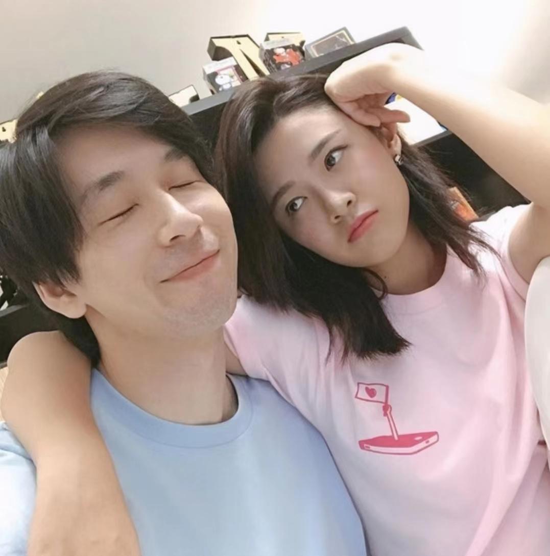 耿耿于怀？TVB力捧小花疑似未忘富贵前任，重提剪短头发被人嫌弃
