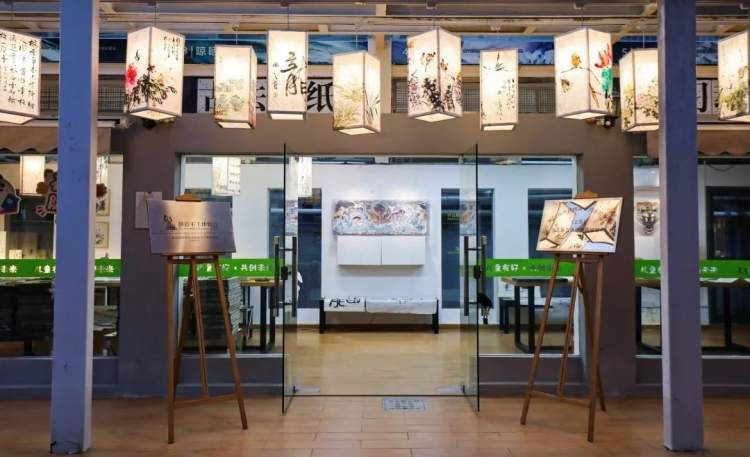三入进博会非遗客厅展示，徐汇这个社区学校能体验古法造纸！