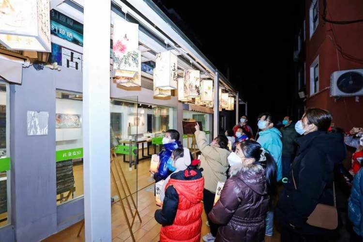三入进博会非遗客厅展示，徐汇这个社区学校能体验古法造纸！