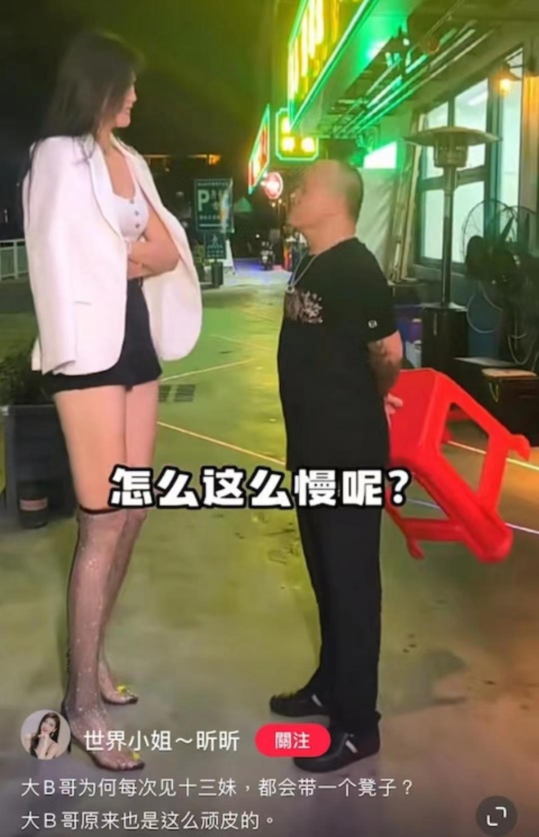 恋情曝光？69岁知名港星与新欢公开牵手吃饭，其身材火辣高达2米