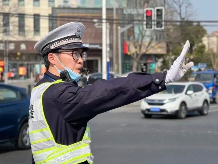 守护樱花季！宝山警方全力保障赏樱期间道路交通安全