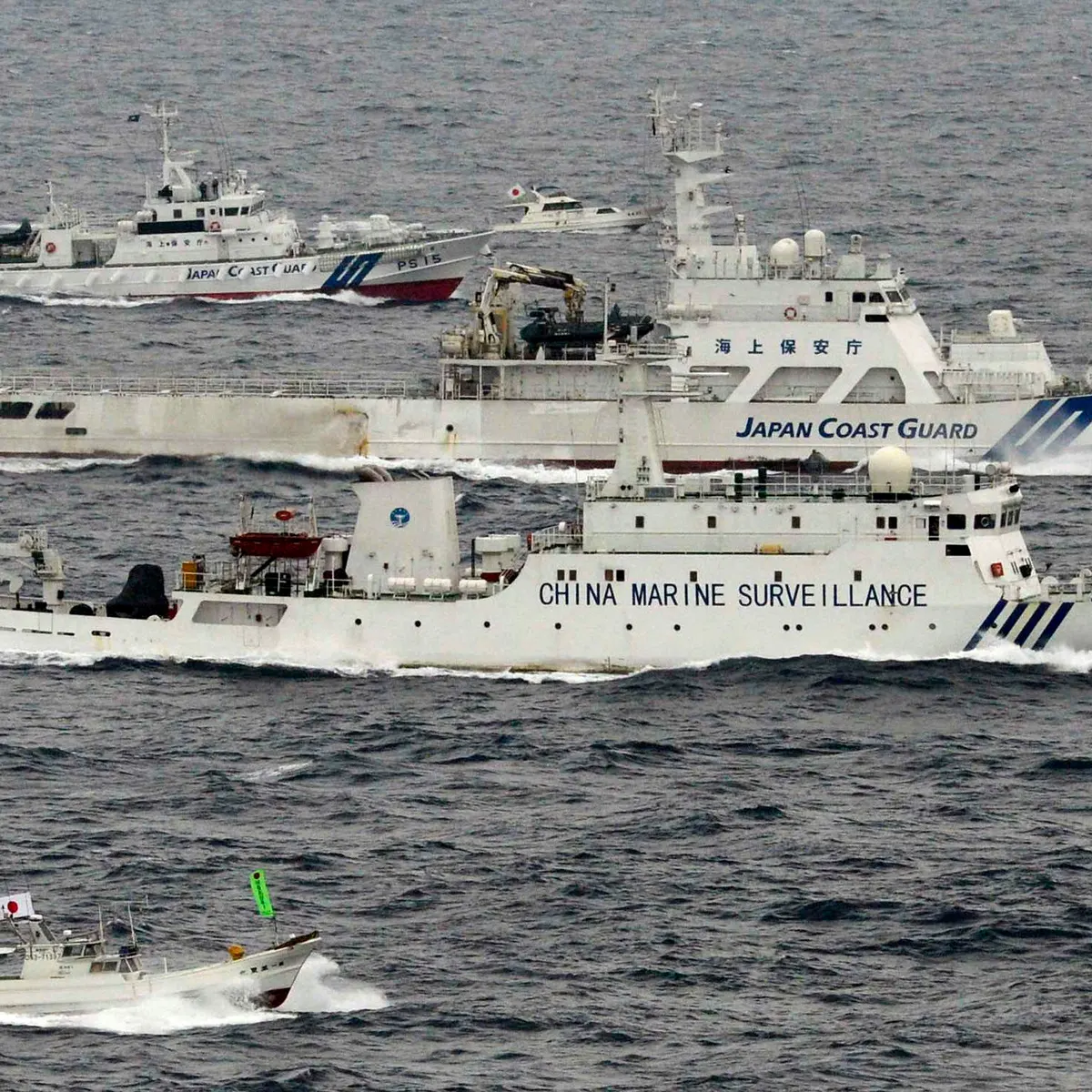 日本船队非法入侵钓鱼岛，中国海警出动将其赶跑