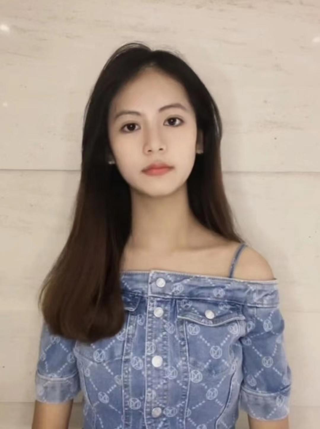 素颜曝光！54岁港星获赞逆龄生长，女儿遗传完美基因更撞脸钟欣潼