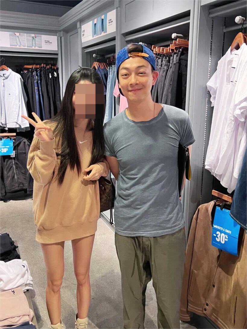 TVB小生过生日干妈送豪车当礼物，车内星空顶价值20万