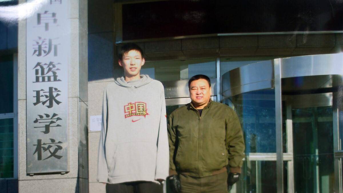突发！辽篮43岁功勋名帅猝然离世，官微确认噩耗，杨鸣难过痛心