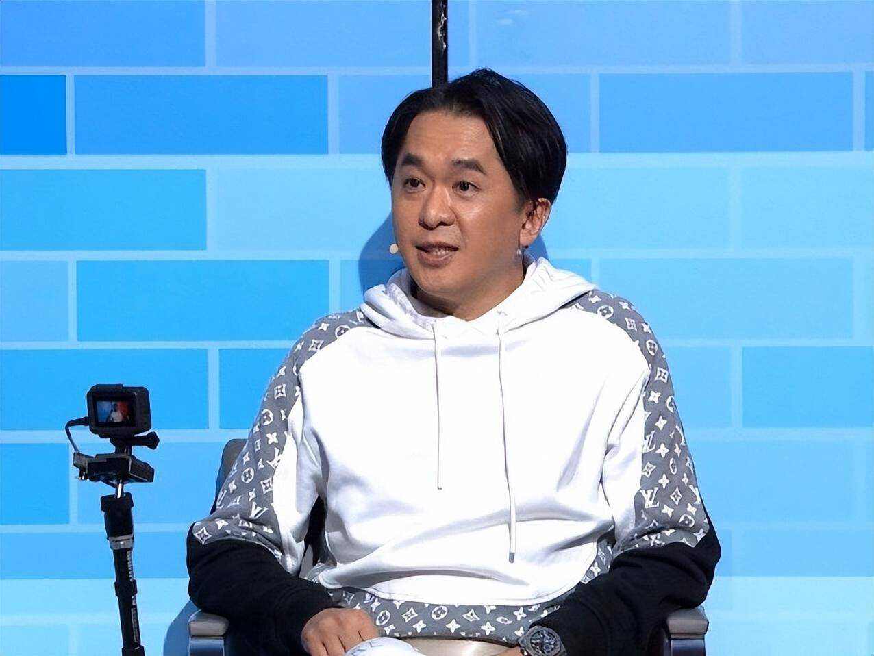 著名港星晒近况疑患病！肚大如球四肢纤细，同时交往三女友拒结婚