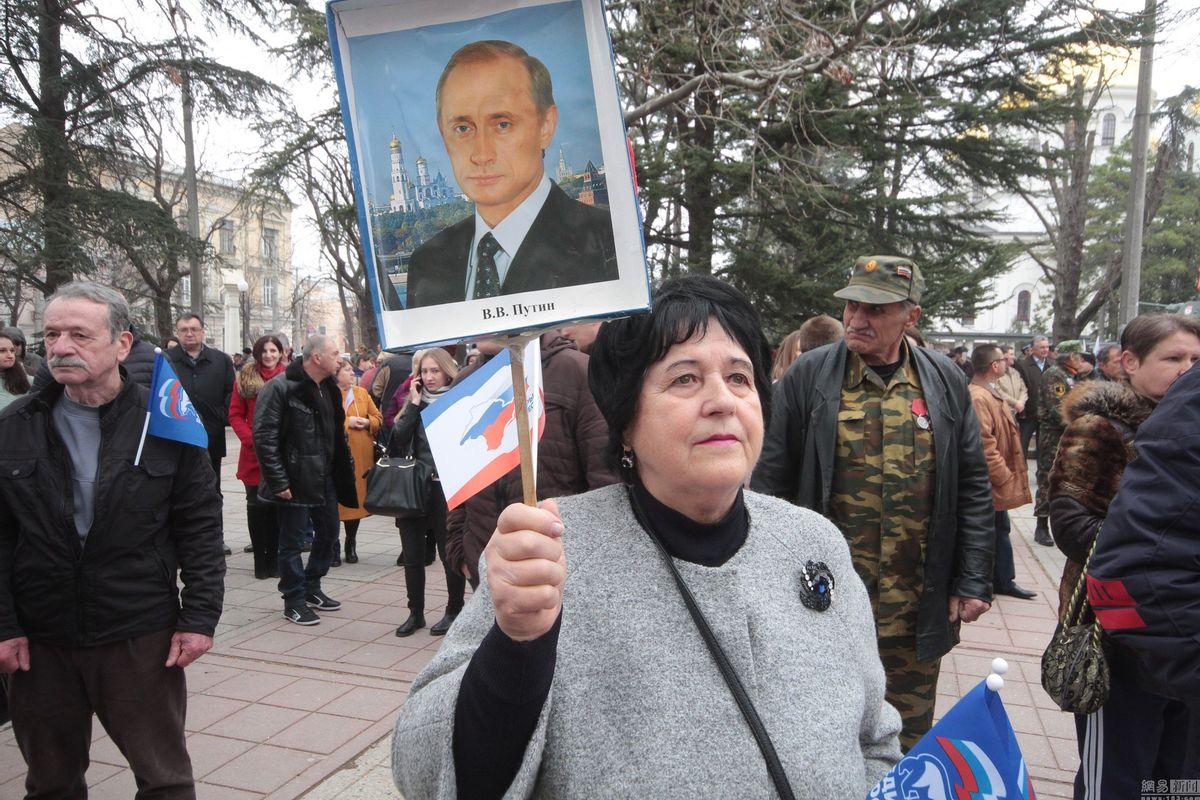 乌克兰老妇人当街说心里话：普京是上帝，在清洗乌克兰的罪孽